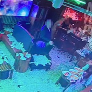 世俱杯投注平台-莫兰特光顾脱衣舞店内监控泄露 满地钞票女郎伴身